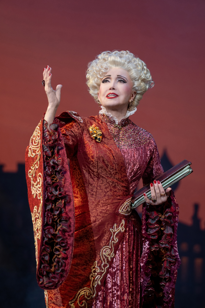Photos: Mary Kate Morrissey, Alexandra Socha & Donna McKechnie in WICKED Image